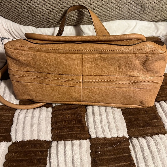 Chloe Medium Paraty Handbag in Tan - Picture 5 of 8